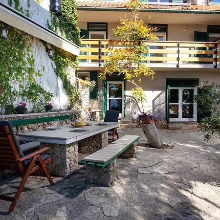 Сasa de vacaciones House Omi *